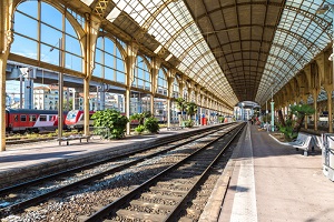 Renta de autos en el tren de Niza