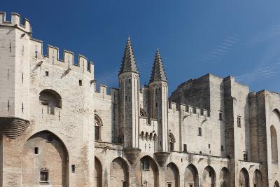 Avignon, France Attractions: Palais des Papes