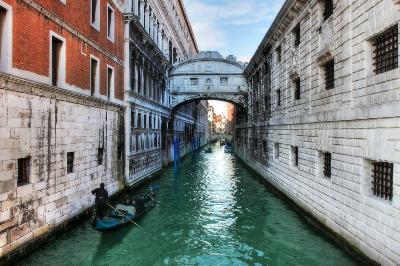 Venice Italy Attractions: Doge's Palace and Bridge of Sighs